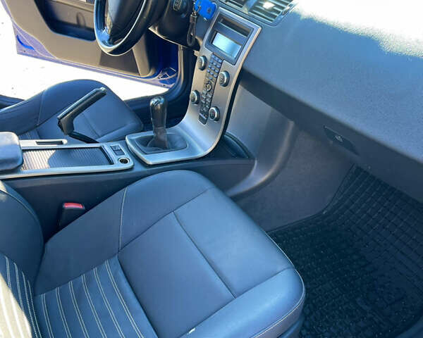 Синий Вольво В50, объемом двигателя 1.56 л и пробегом 291 тыс. км за 7000 $, фото 16 на Automoto.ua