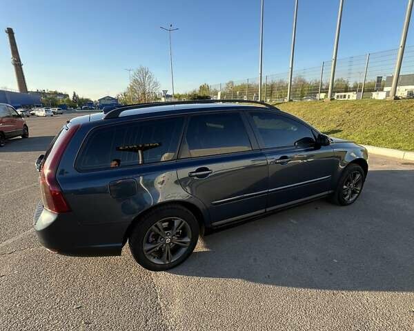 Синий Вольво В50, объемом двигателя 1.6 л и пробегом 283 тыс. км за 5700 $, фото 1 на Automoto.ua
