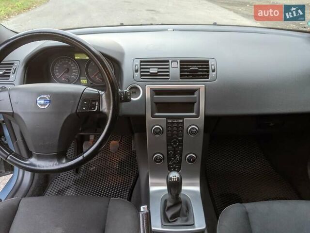 Синий Вольво В50, объемом двигателя 1.6 л и пробегом 301 тыс. км за 6300 $, фото 13 на Automoto.ua