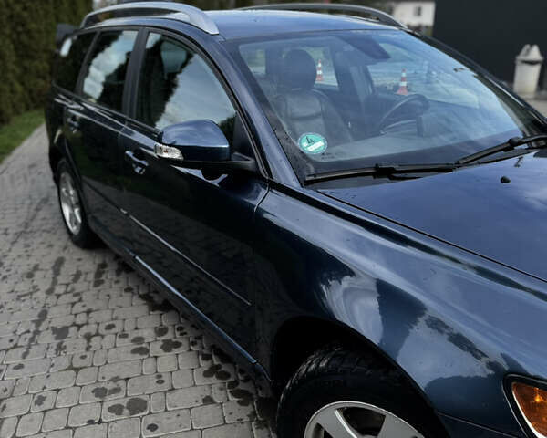 Синий Вольво В50, объемом двигателя 1.56 л и пробегом 316 тыс. км за 5200 $, фото 1 на Automoto.ua