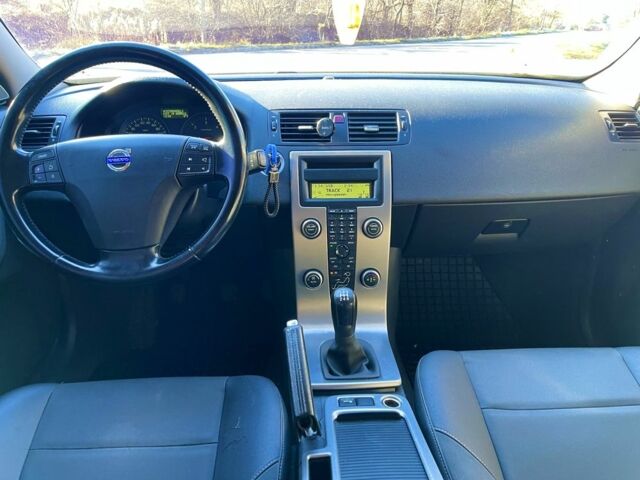 Синий Вольво В50, объемом двигателя 1.6 л и пробегом 291 тыс. км за 7000 $, фото 7 на Automoto.ua