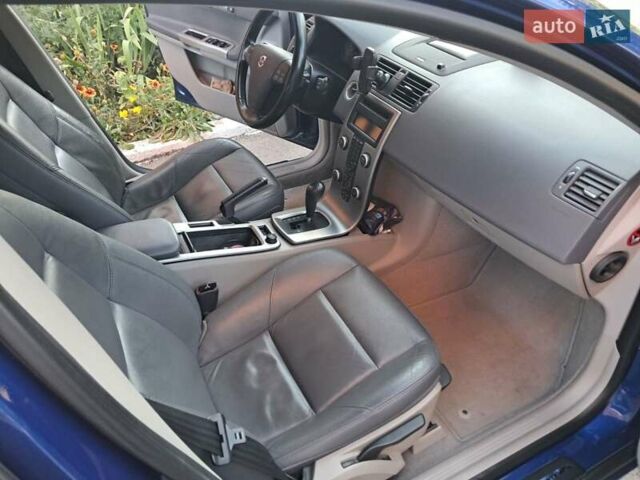 Вольво В50 2009 в Ровно на Automoto.ua Синий Вольво В50, объемом двигателя 2 л и пробегом 205 тыс. км за 8200 $, фото 6 на Automoto.ua