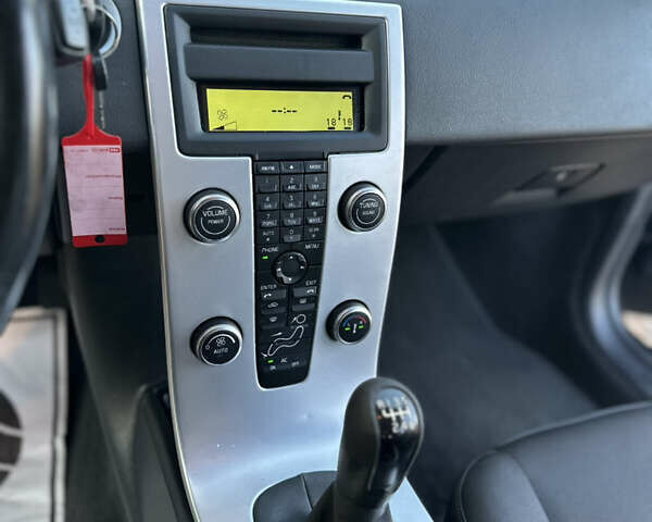 Синий Вольво В50, объемом двигателя 1.6 л и пробегом 234 тыс. км за 8300 $, фото 47 на Automoto.ua