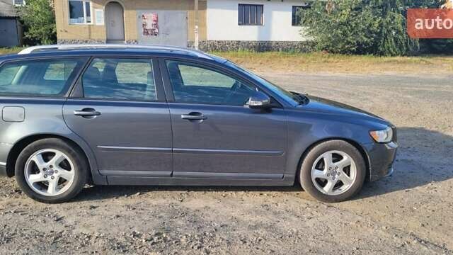 Синий Вольво В50, объемом двигателя 1.56 л и пробегом 228 тыс. км за 5800 $, фото 3 на Automoto.ua