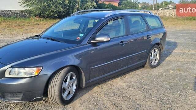 Синий Вольво В50, объемом двигателя 1.56 л и пробегом 228 тыс. км за 5800 $, фото 1 на Automoto.ua