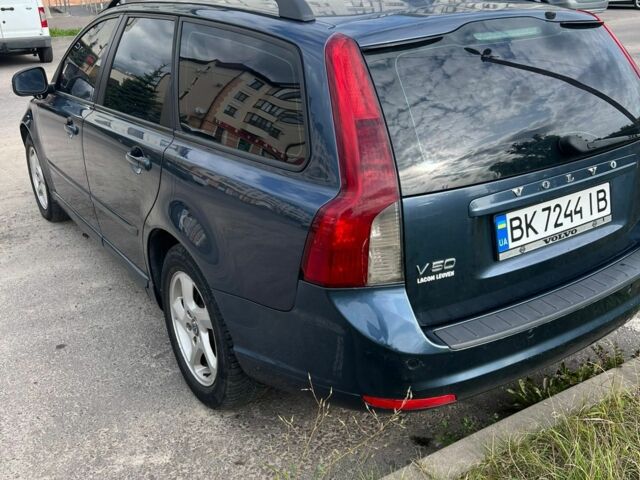Синий Вольво В50, объемом двигателя 1.6 л и пробегом 265 тыс. км за 5500 $, фото 5 на Automoto.ua