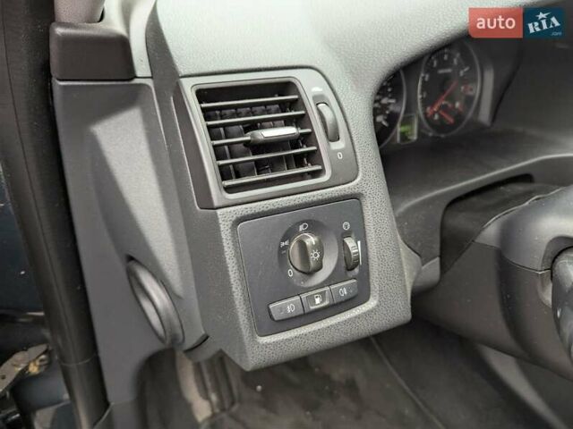 Синий Вольво В50, объемом двигателя 2.5 л и пробегом 235 тыс. км за 7900 $, фото 9 на Automoto.ua