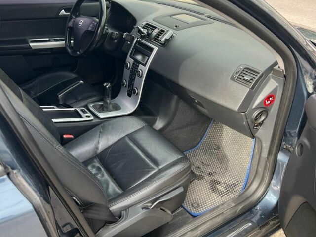 Синий Вольво В50, объемом двигателя 1.6 л и пробегом 265 тыс. км за 5500 $, фото 1 на Automoto.ua