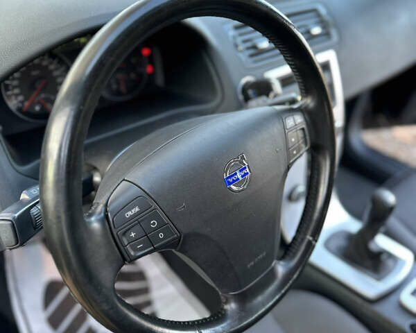 Синий Вольво В50, объемом двигателя 1.6 л и пробегом 234 тыс. км за 8300 $, фото 48 на Automoto.ua