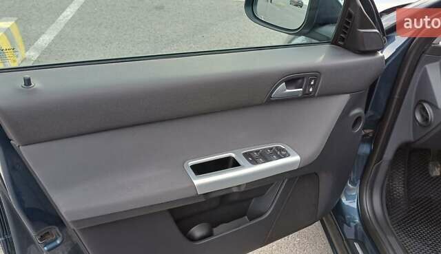 Синій Вольво V50, об'ємом двигуна 1.56 л та пробігом 225 тис. км за 8100 $, фото 4 на Automoto.ua