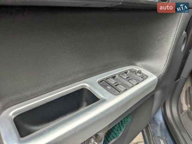 Синий Вольво В50, объемом двигателя 2.5 л и пробегом 235 тыс. км за 7900 $, фото 13 на Automoto.ua