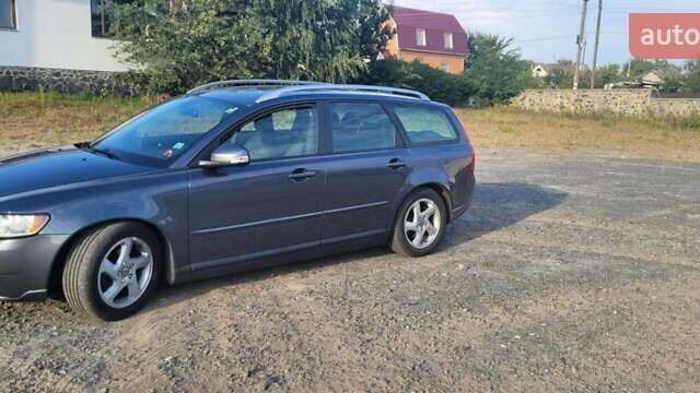 Синий Вольво В50, объемом двигателя 1.56 л и пробегом 228 тыс. км за 5800 $, фото 2 на Automoto.ua