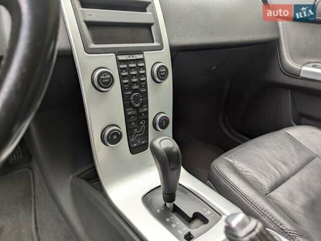 Синий Вольво В50, объемом двигателя 2.5 л и пробегом 235 тыс. км за 7900 $, фото 12 на Automoto.ua