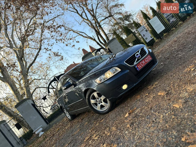 Синий Вольво В50, объемом двигателя 1.6 л и пробегом 234 тыс. км за 8300 $, фото 2 на Automoto.ua