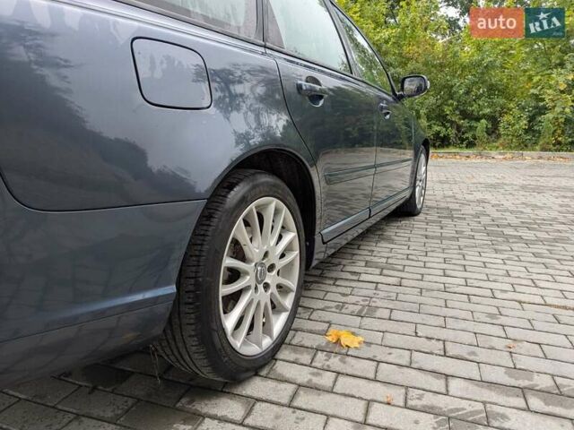 Синий Вольво В50, объемом двигателя 2.5 л и пробегом 235 тыс. км за 7900 $, фото 5 на Automoto.ua