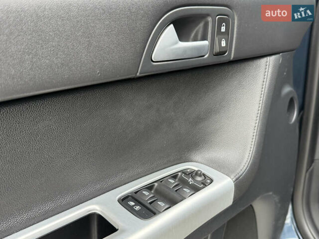 Синій Вольво V50, об'ємом двигуна 1.6 л та пробігом 212 тис. км за 7200 $, фото 40 на Automoto.ua