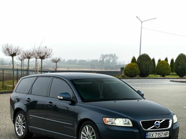 Синий Вольво В50, объемом двигателя 1.6 л и пробегом 250 тыс. км за 8800 $, фото 2 на Automoto.ua