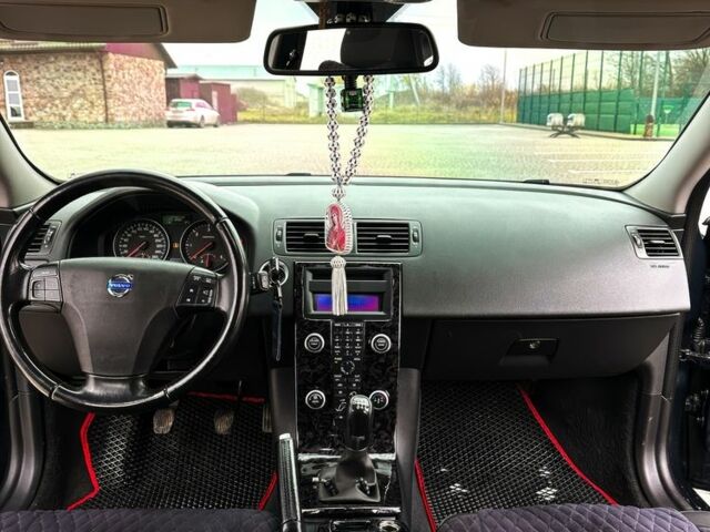 Синий Вольво В50, объемом двигателя 1.6 л и пробегом 250 тыс. км за 8800 $, фото 6 на Automoto.ua