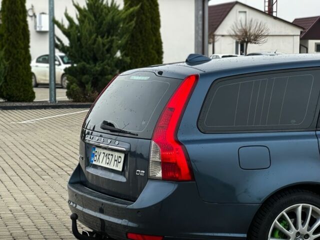 Синий Вольво В50, объемом двигателя 1.6 л и пробегом 250 тыс. км за 8800 $, фото 5 на Automoto.ua