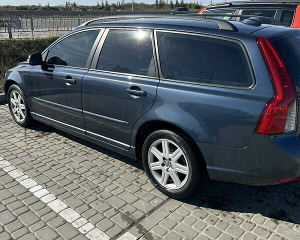 Синий Вольво В50, объемом двигателя 1.6 л и пробегом 229 тыс. км за 8700 $, фото 3 на Automoto.ua