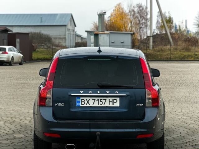 Синий Вольво В50, объемом двигателя 1.6 л и пробегом 250 тыс. км за 8800 $, фото 4 на Automoto.ua