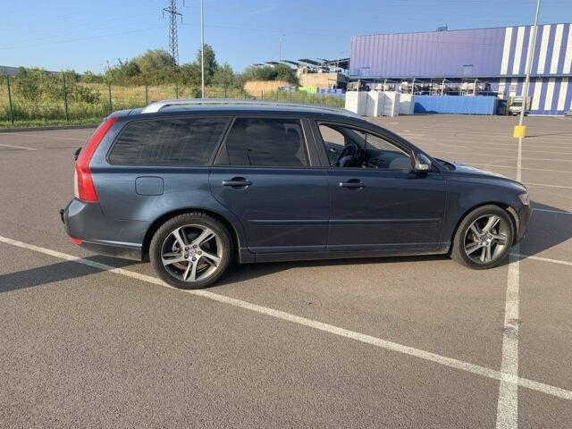 Синий Вольво В50, объемом двигателя 1.6 л и пробегом 270 тыс. км за 7300 $, фото 4 на Automoto.ua