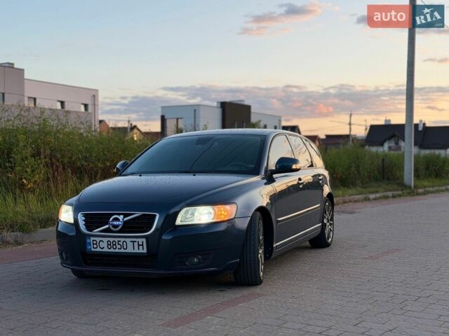 Синий Вольво В50, объемом двигателя 1.6 л и пробегом 252 тыс. км за 7600 $, фото 1 на Automoto.ua