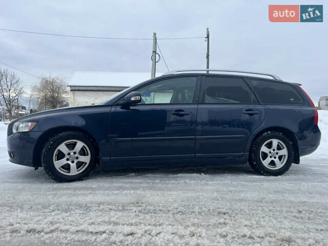 Синий Вольво В50, объемом двигателя 1.56 л и пробегом 290 тыс. км за 6900 $, фото 1 на Automoto.ua