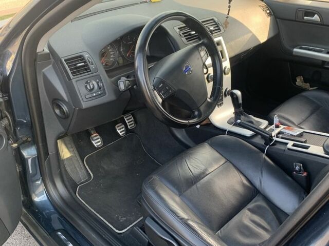 Синий Вольво В50, объемом двигателя 1.6 л и пробегом 270 тыс. км за 7300 $, фото 2 на Automoto.ua