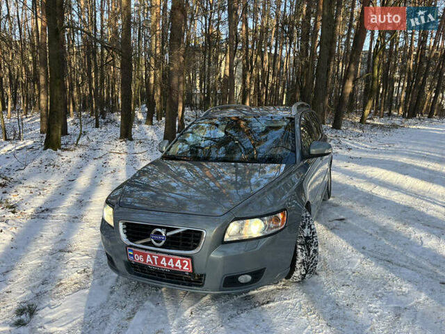 Синий Вольво В50, объемом двигателя 1.6 л и пробегом 220 тыс. км за 8450 $, фото 2 на Automoto.ua