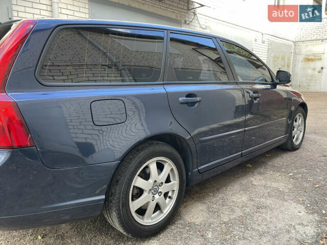 Вольво V50 2012 у Житомирі на Automoto.ua Синій Вольво V50, об'ємом двигуна 1.56 л та пробігом 268 тис. км за 7800 $, фото 6 на Automoto.ua