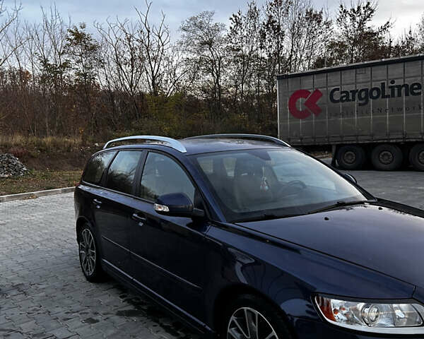 Синий Вольво В50, объемом двигателя 1.6 л и пробегом 211 тыс. км за 8500 $, фото 1 на Automoto.ua