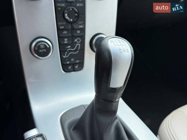 Синій Вольво V50, об'ємом двигуна 1.6 л та пробігом 227 тис. км за 7999 $, фото 51 на Automoto.ua