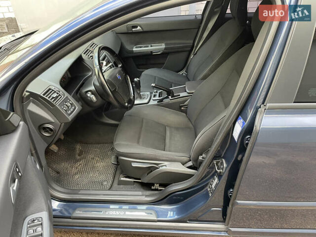 Вольво V50 2012 у Житомирі на Automoto.ua Синій Вольво V50, об'ємом двигуна 1.56 л та пробігом 268 тис. км за 7800 $, фото 12 на Automoto.ua