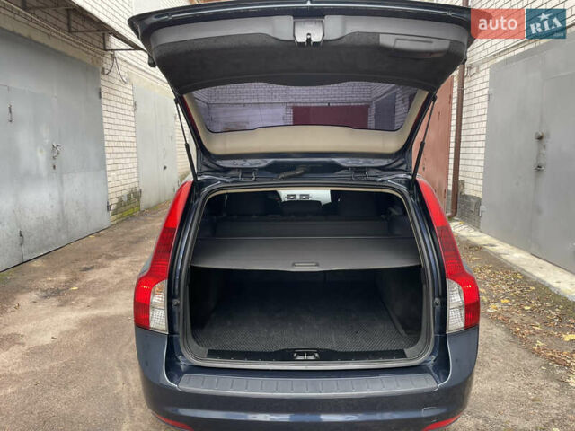 Вольво V50 2012 у Житомирі на Automoto.ua Синій Вольво V50, об'ємом двигуна 1.56 л та пробігом 268 тис. км за 7800 $, фото 25 на Automoto.ua