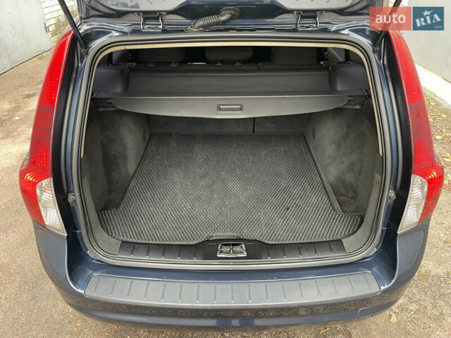 Вольво V50 2012 у Житомирі на Automoto.ua Синій Вольво V50, об'ємом двигуна 1.56 л та пробігом 268 тис. км за 7800 $, фото 26 на Automoto.ua