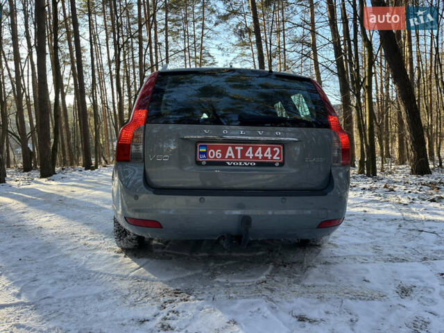 Синий Вольво В50, объемом двигателя 1.6 л и пробегом 220 тыс. км за 8450 $, фото 6 на Automoto.ua