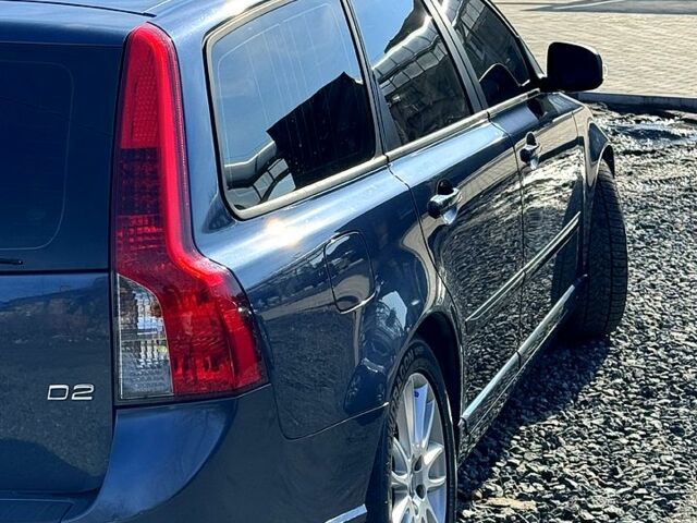 Синий Вольво В50, объемом двигателя 1.6 л и пробегом 250 тыс. км за 9000 $, фото 2 на Automoto.ua