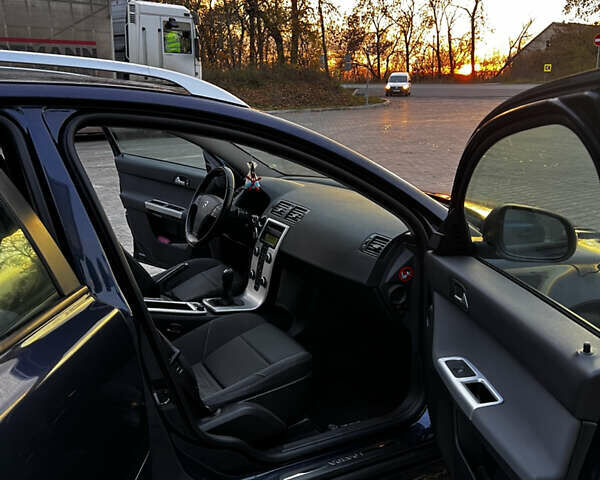 Синий Вольво В50, объемом двигателя 1.6 л и пробегом 211 тыс. км за 8500 $, фото 7 на Automoto.ua