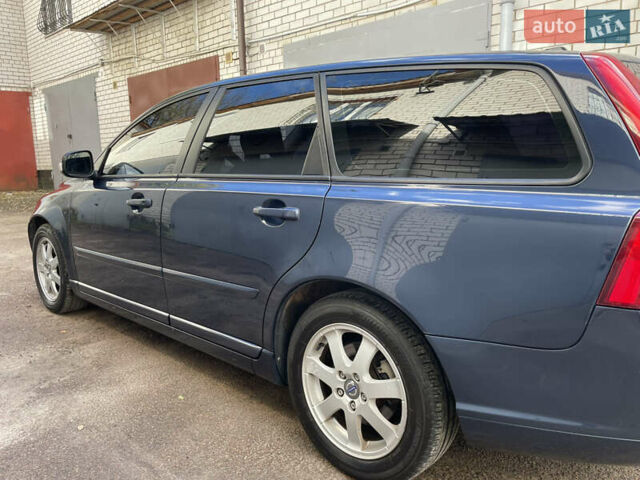 Вольво V50 2012 у Житомирі на Automoto.ua Синій Вольво V50, об'ємом двигуна 1.56 л та пробігом 268 тис. км за 7800 $, фото 7 на Automoto.ua