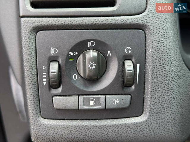 Синій Вольво V50, об'ємом двигуна 1.6 л та пробігом 227 тис. км за 7999 $, фото 46 на Automoto.ua