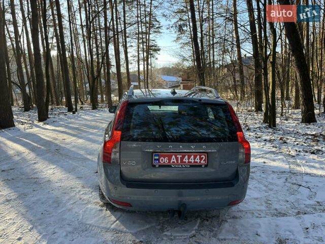 Синий Вольво В50, объемом двигателя 1.6 л и пробегом 220 тыс. км за 8450 $, фото 5 на Automoto.ua