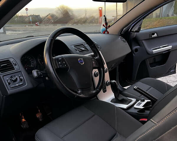 Синий Вольво В50, объемом двигателя 1.6 л и пробегом 211 тыс. км за 8500 $, фото 11 на Automoto.ua