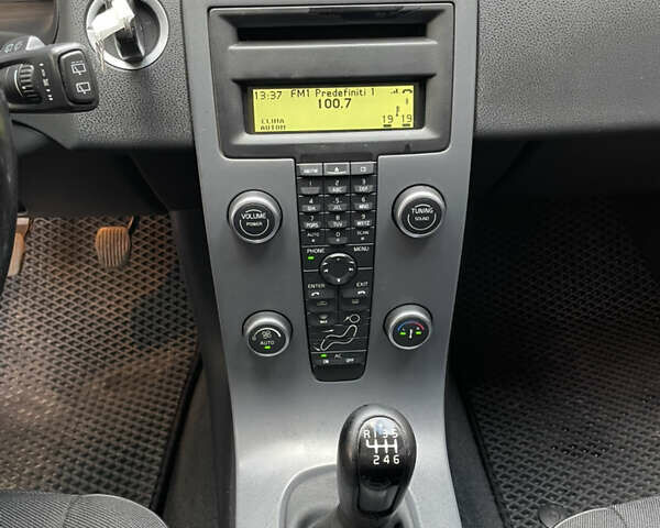 Вольво V50 2012 у Житомирі на Automoto.ua Синій Вольво V50, об'ємом двигуна 1.56 л та пробігом 268 тис. км за 7800 $, фото 16 на Automoto.ua