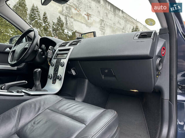 Синий Вольво В50, объемом двигателя 1.6 л и пробегом 263 тыс. км за 9150 $, фото 96 на Automoto.ua