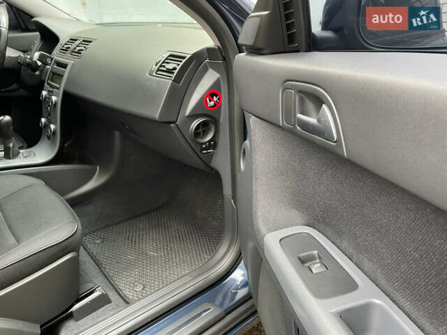 Вольво V50 2012 у Житомирі на Automoto.ua Синій Вольво V50, об'ємом двигуна 1.56 л та пробігом 268 тис. км за 7800 $, фото 23 на Automoto.ua