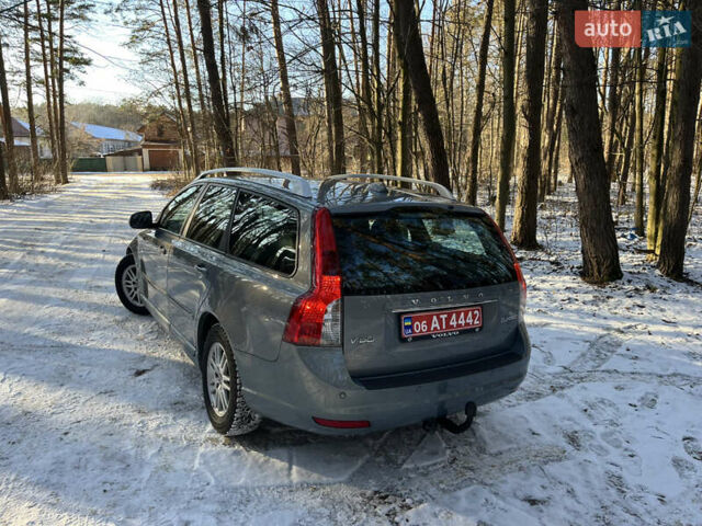 Синий Вольво В50, объемом двигателя 1.6 л и пробегом 220 тыс. км за 8450 $, фото 3 на Automoto.ua
