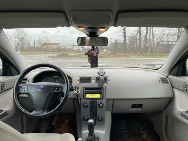 Зеленый Вольво В50, объемом двигателя 1.6 л и пробегом 325 тыс. км за 2400 $, фото 10 на Automoto.ua