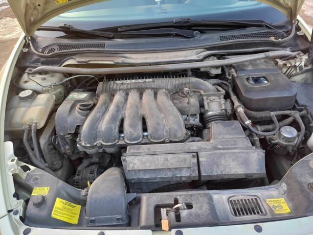 Зеленый Вольво В50, объемом двигателя 2.4 л и пробегом 332 тыс. км за 6000 $, фото 3 на Automoto.ua