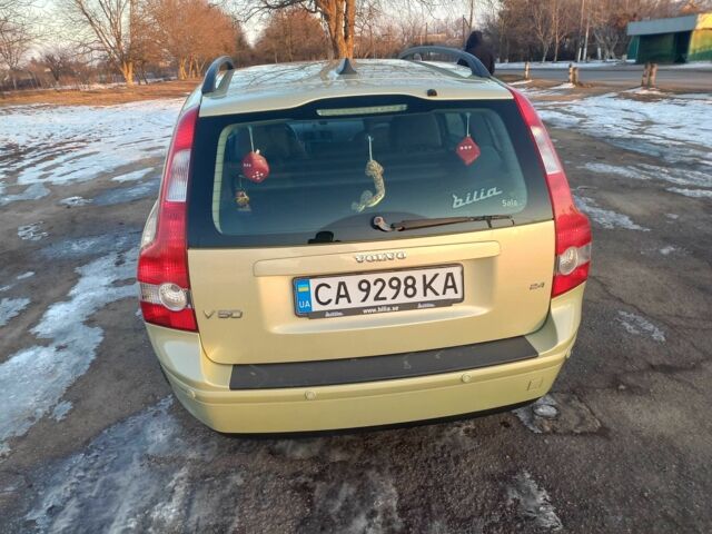 Зеленый Вольво В50, объемом двигателя 2.4 л и пробегом 332 тыс. км за 6000 $, фото 13 на Automoto.ua